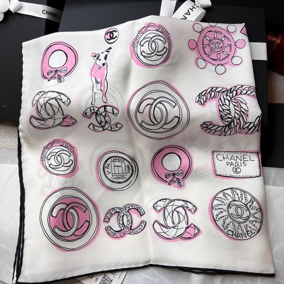 NEW Chanel 23P Puppy Dog CC Heart Charm 60 Square Silk Scarf Pink White Beige - Picture 3 of 9